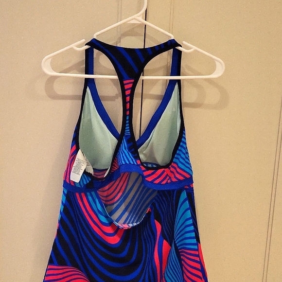 NIKE racer back swim shirt - Picture 2 of 6